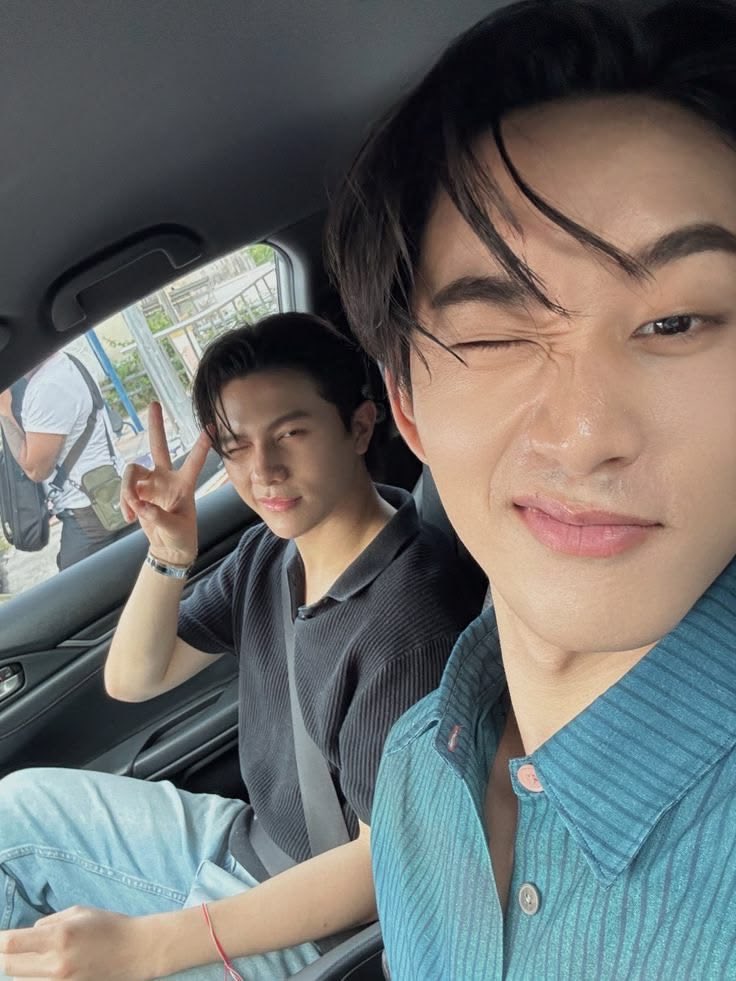 KIHONSHI's tweet photo. who else misses williamest's car selcas https://t.co/F8EikwK6ex