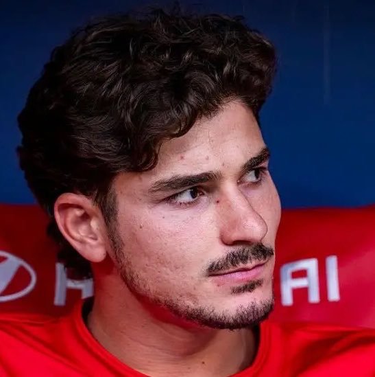 carpetasFCB's tweet photo. 📁 @laiatudel vía @totcosta 

🚨 En este momento, la postura del club es que no quieren fichar un delantero solo por el hecho de fichar uno

📌 Si Julián no llega, no traerán un delantero a menos que represente una mejora deportiva genuina sobre lo que ya tienen https://t.co/3udEs8zyyD