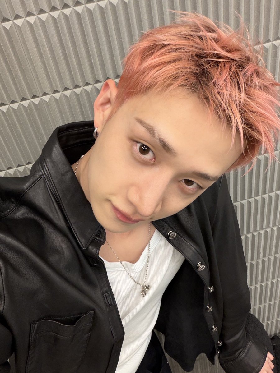 gnabnahcs_'s tweet photo. ✨ i don’t have any new one so have a recycled one i’m sorry 

#ssd #stayselcaday #bangchan #방찬 #straykids #skz https://t.co/9XF7WqzVOa