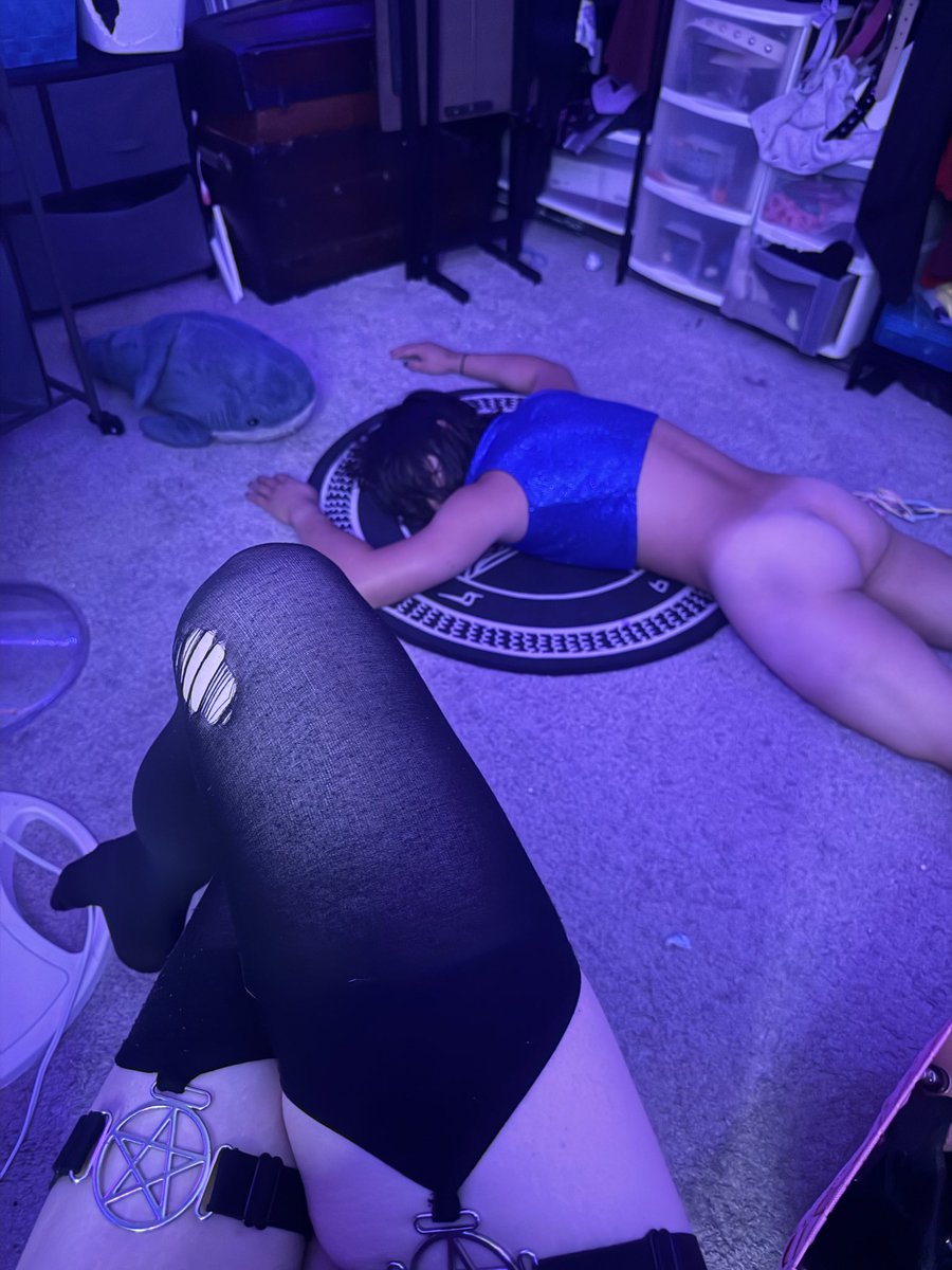 PolyCircusNSFW's tweet photo. Someone caption this. Best caption gets a booty pic from me. 💜 https://t.co/4WfYmEyBej