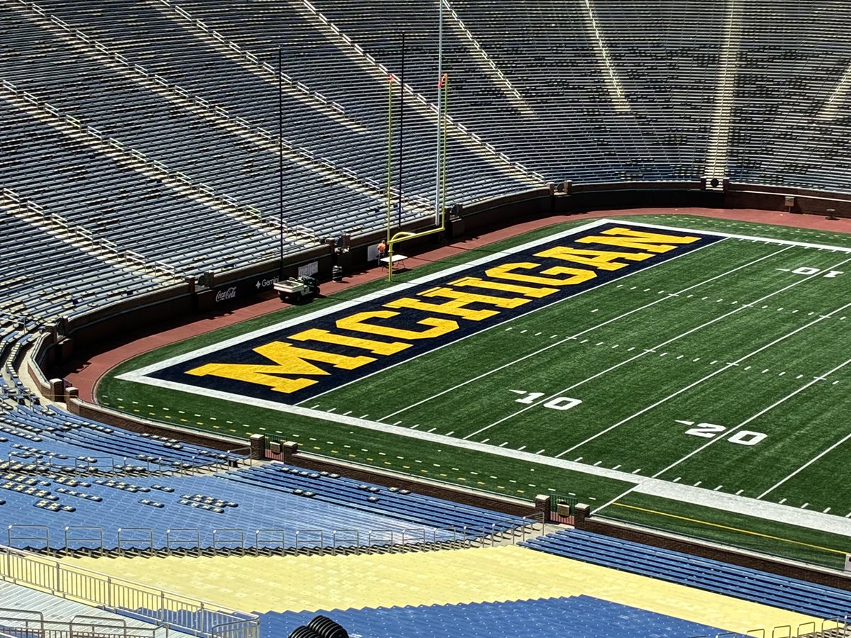 AaronMcMann's tweet photo. New field turf and end-zone advertising at Michigan Stadium https://t.co/APiMPE3fZB