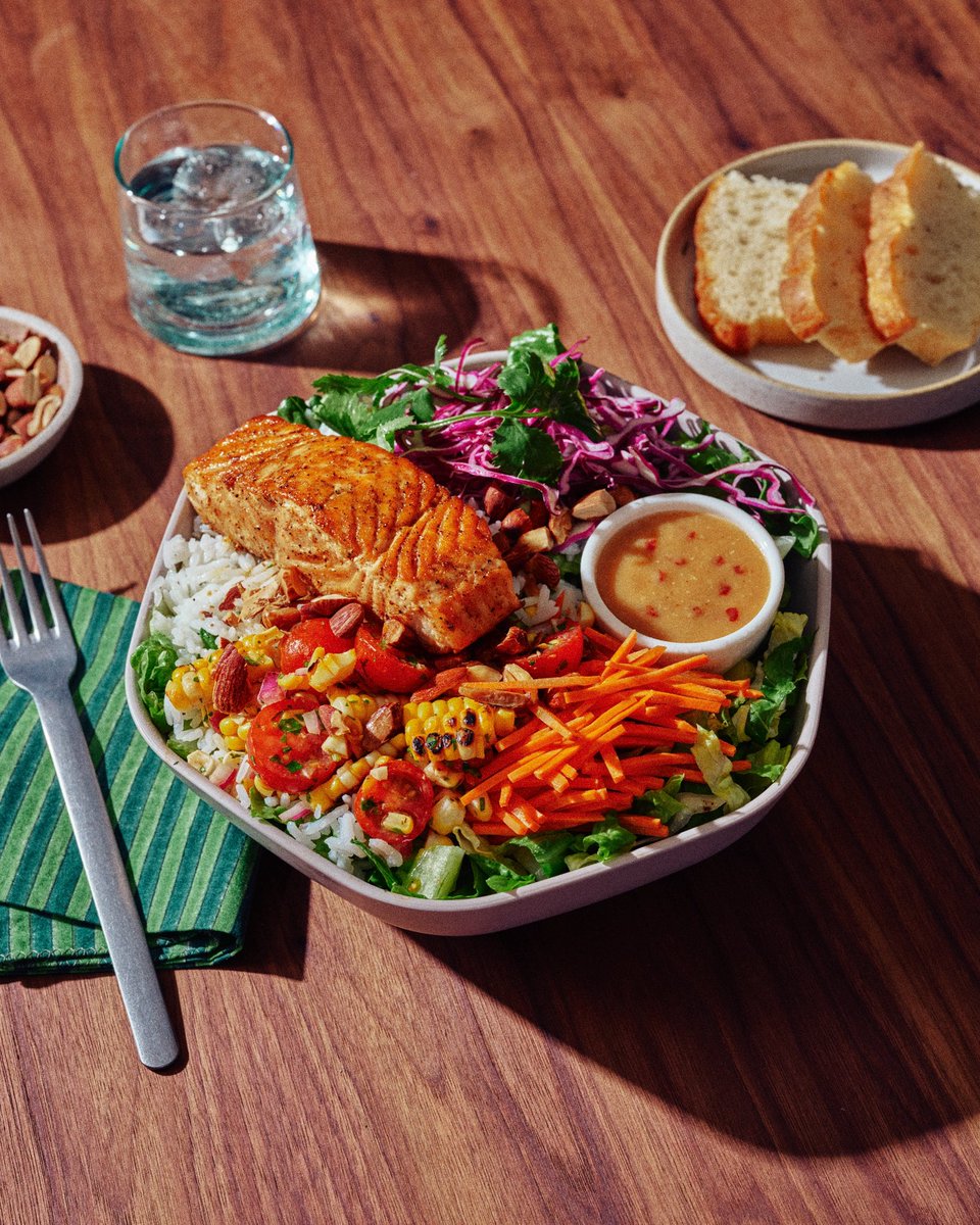 sweetgreen's tweet photo. we put the glow in a bowl 🏖️

meet the omega glow bowl. a bright, balanced bowl built around rich miso glazed salmon, crisp vegetables, and our fan-favorite corn salsa 😍 https://t.co/nygfWAFLdO