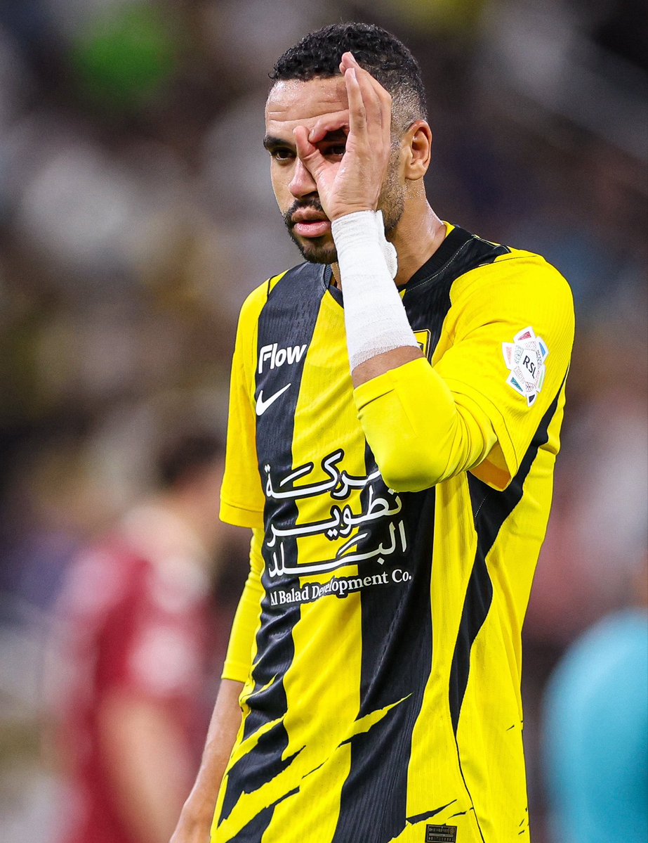 YellowBlaacK's tweet photo. 🟡 — وش التأثير الي مسوينه علشان نشوفهم مستمرين ، وعقودهم سهله للتسويق وللتصريف 

يا مسؤول اسال الله ان يصيبك انت وادارتك 

#الاتحاد_الحزم 🚫 https://t.co/f2Fp0P8KfT