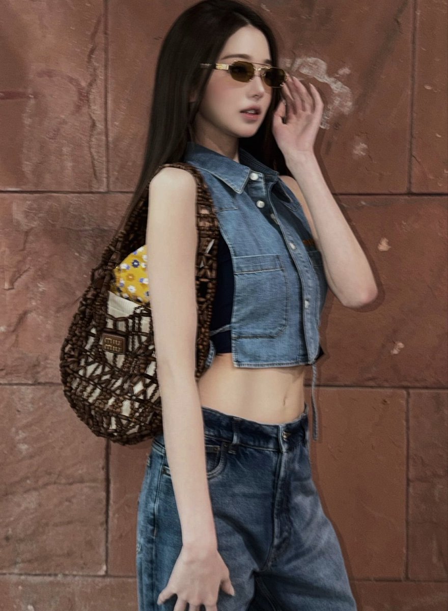 Wonyonag's tweet photo. n. my current rule is simple: /the outfit can be plain/ but the eyewear cannot. tiny frames for the cheeky days, oversized shades when i’m feeling dramatic, cat-eye for that proper feminine moment, and the brown-tinted ones when i’m (fancy.) https://t.co/pIp4P741e1