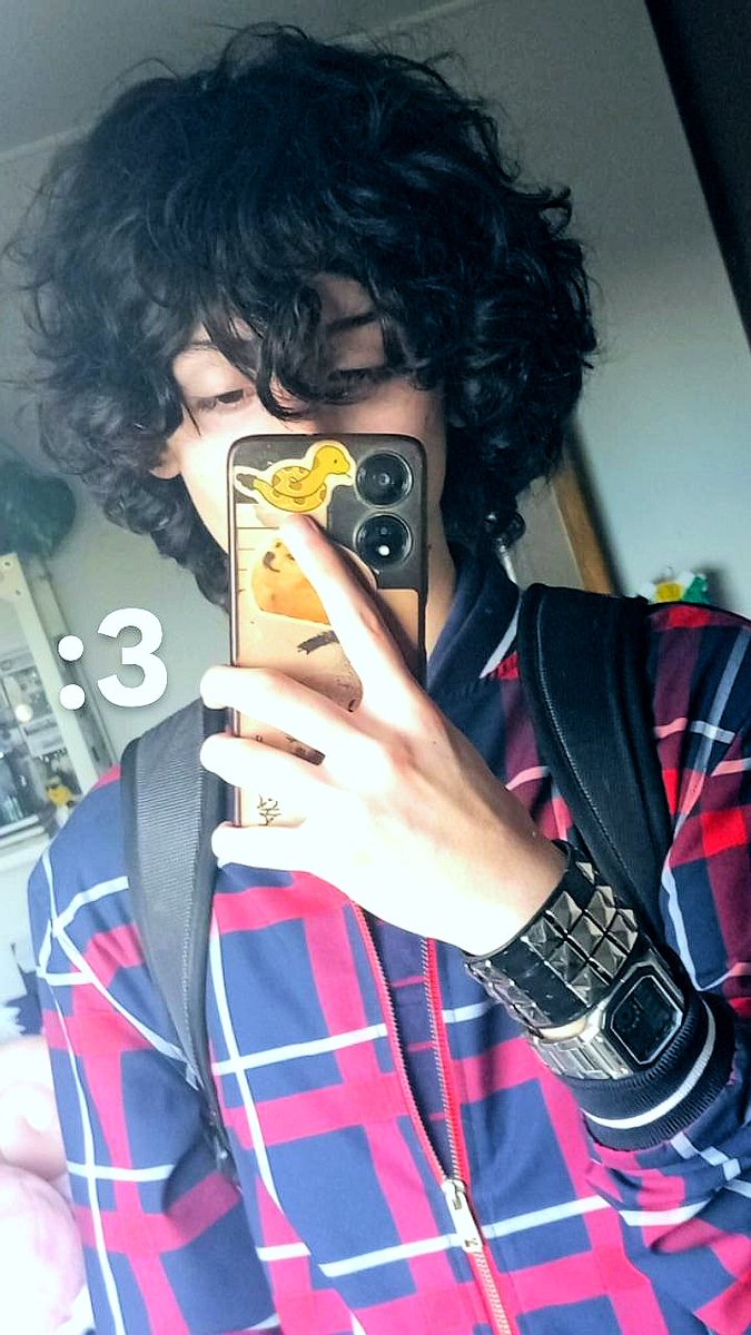 destroyerxgusto's tweet photo. ola volví atuiter osii amo mi pelo bleh https://t.co/yYZZw6Je9o