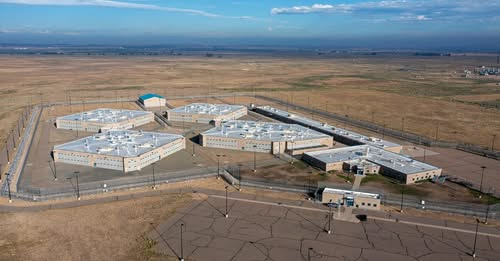 JamesTate121's tweet photo. A private prison company received a lucrative ICE contract. Then it sent a generous donation to Trump’s super PAC. Then it received another lucrative contract.
The broader pattern is tough to overlook.
https://t.co/WbcPWS7p5Y https://t.co/x5x7bQfKS9