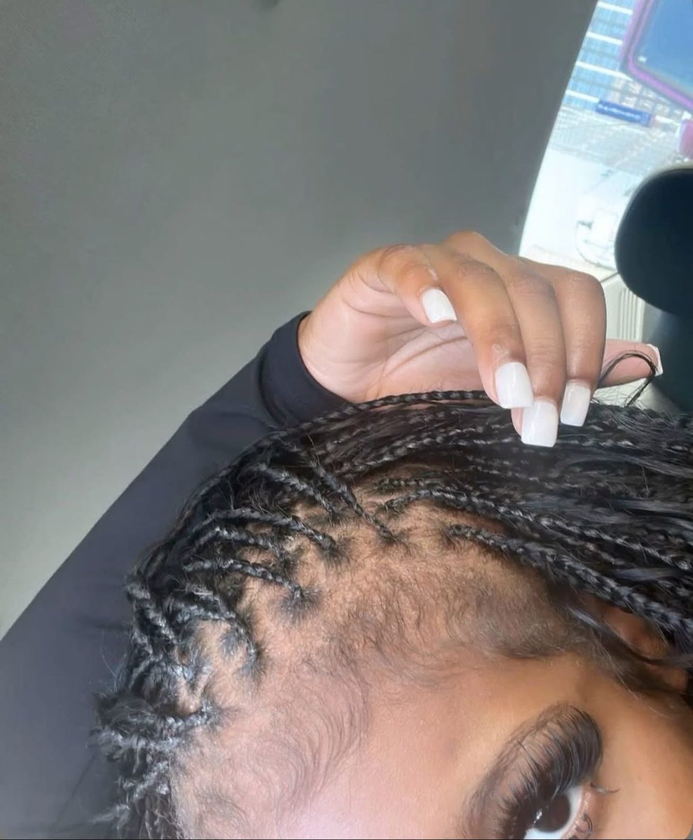 layxsnv's tweet photo. bout to get my 90 day run braids https://t.co/rGyMxvew4E