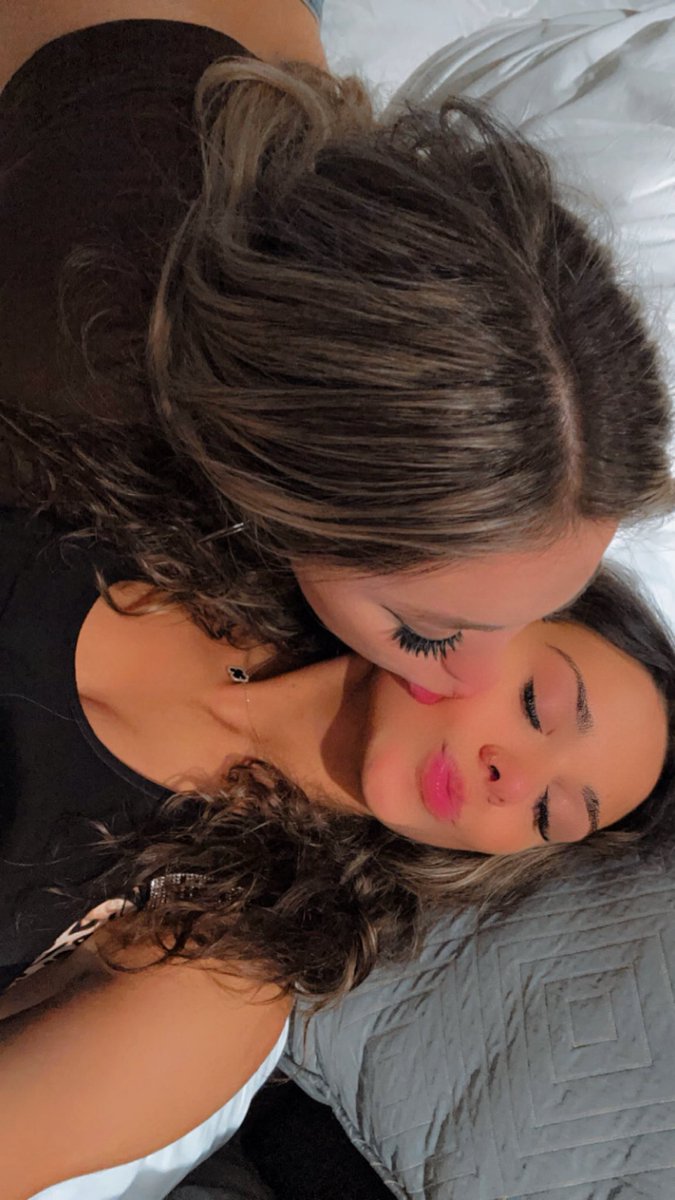 uronlylana's tweet photo. I love girls 🥰 
#lesbian #onlyfans #of https://t.co/4GwPPHm3CN