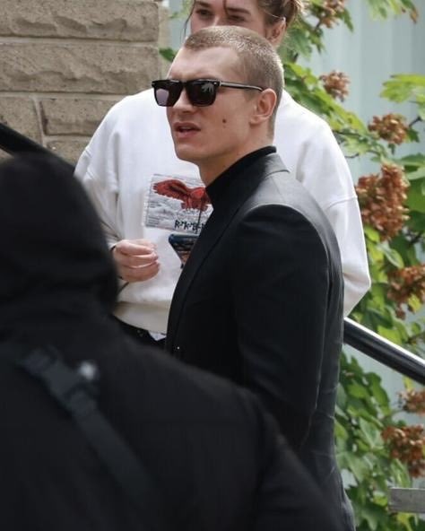 budihurdd's tweet photo. ilya rozanov spotted arriving to a funeral being held for his curls https://t.co/g05j8cfDno
