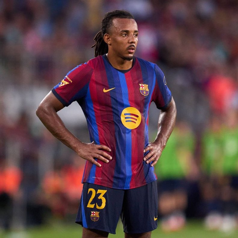barcacentre's tweet photo. 🚨 Hansi Flick told Jules Koundé that Eric García is the starting right-back, and that Jules would return to the centre-back position, but as a substitute. The club is open to selling him if an offer arrives. [@laiatudel] https://t.co/3n0inQ498z