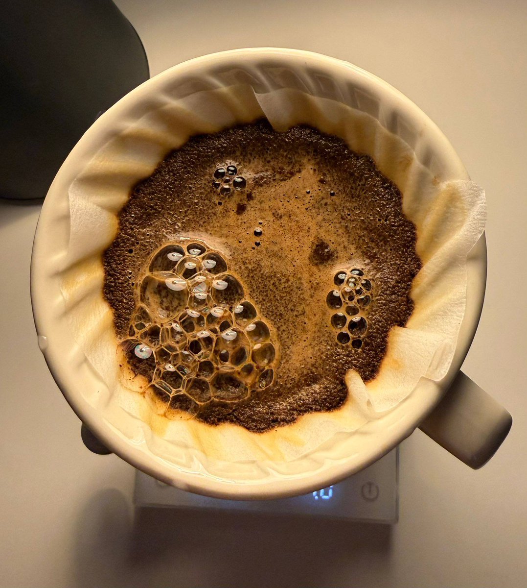 ziiloz's tweet photo. وش أحلى مع القهوة؟ 

الهدوء ولا السوالف اللي ما تخلص؟ ☕️ https://t.co/qG6gjpbm7n