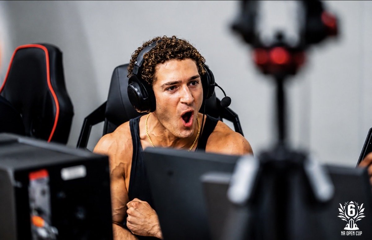 RicciOnTwitch's tweet photo. $10,000 ST LOUIS LAN #CHAMPS 🏆 It was great meeting everyone at my first ever event. Didn’t drop a single map I love my team. Can’t wait to keep grinding. Beyond blessed🙏🏻 https://t.co/TvvRiOlJMk