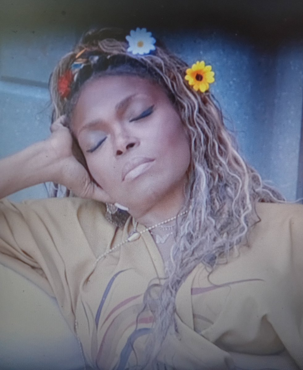 deblondie24's tweet photo. 58 where, how!?? Looking flawless!!! 😍 #BB28 https://t.co/zm6JzrhmXi