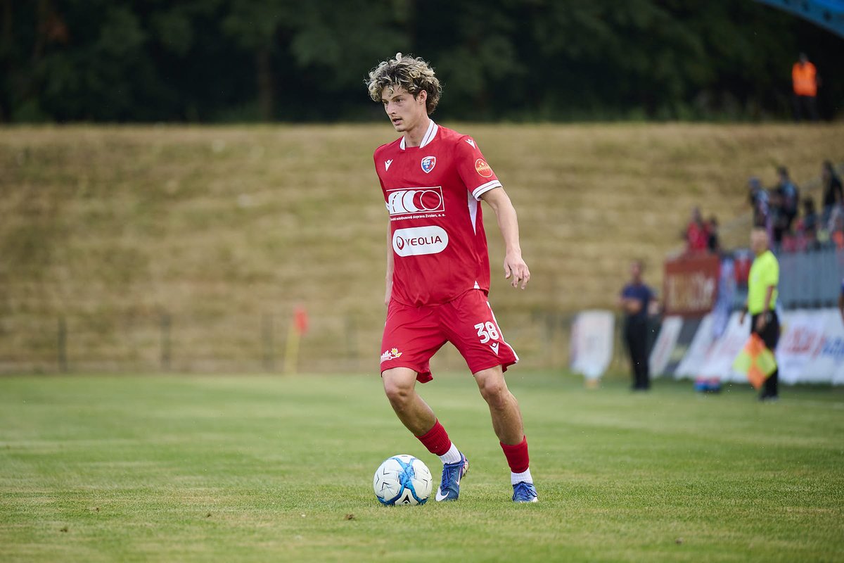 ZVonlinesk's tweet photo. Futbalisti Zvolena opäť natiahli negatívnu sériu, Gono zahodil pokutový kop https://t.co/yrlGxPEBR0 #zvolen https://t.co/j3yv3QaJvH