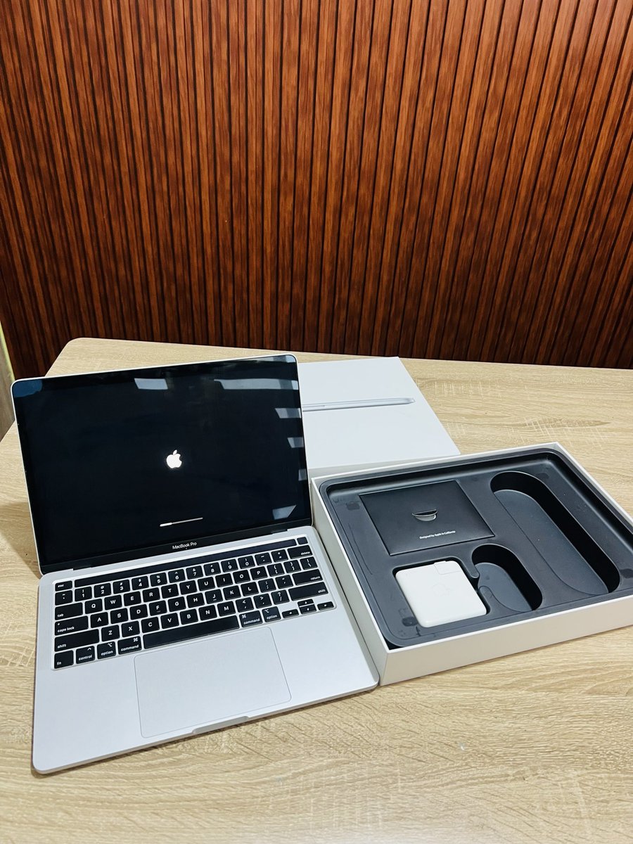 banksmlm's tweet photo. MacBook Pro 2020 
Core i5
16gb ram
512gb SSD
Price 650k https://t.co/xBXbHdPY79