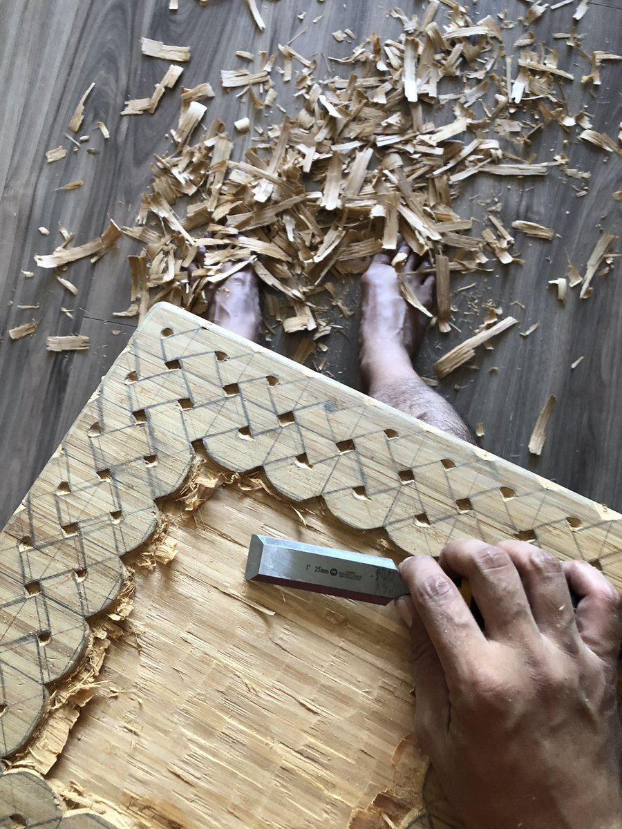 DOC604's tweet photo. #Carving A #bamboo #cuttingboard that my neighbour donated to me… I want to do a nice thick/deep #CelticWeave around the entire border leaving a presentation centre in the middle. It’s pretty tough work. #DavidCapperArtwork. https://t.co/IGHvA8Dhjx