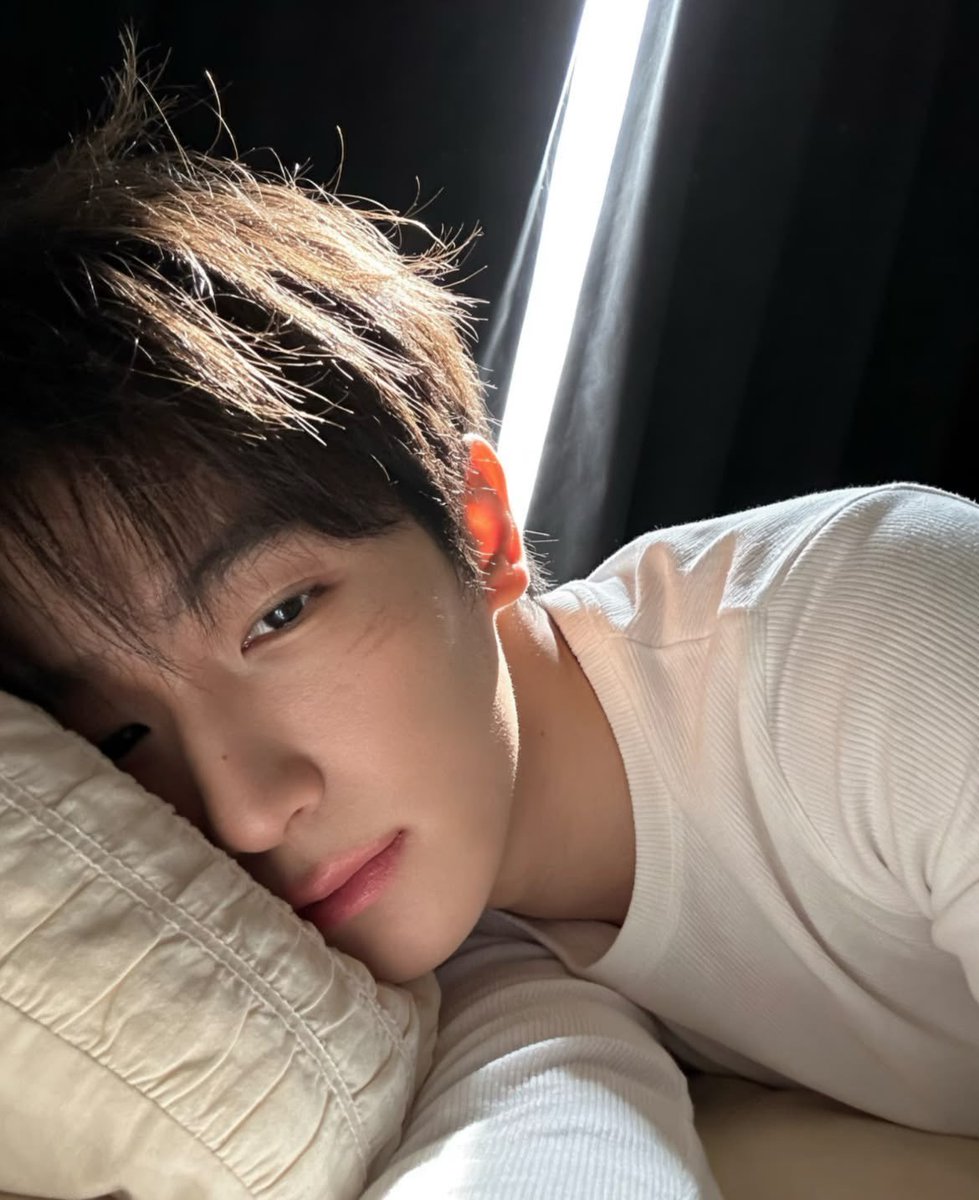 jinniegeminii's tweet photo. "And now the sound of my alarm is my favorite song
When I wake up next to you" https://t.co/73b04gG2dr