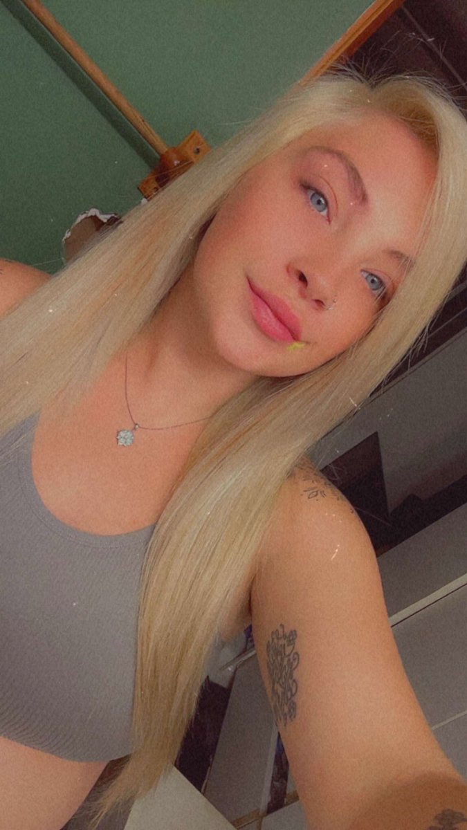 KMoser's tweet photo. Do we like the Blonde ? 😍💕 https://t.co/74bcninR1i