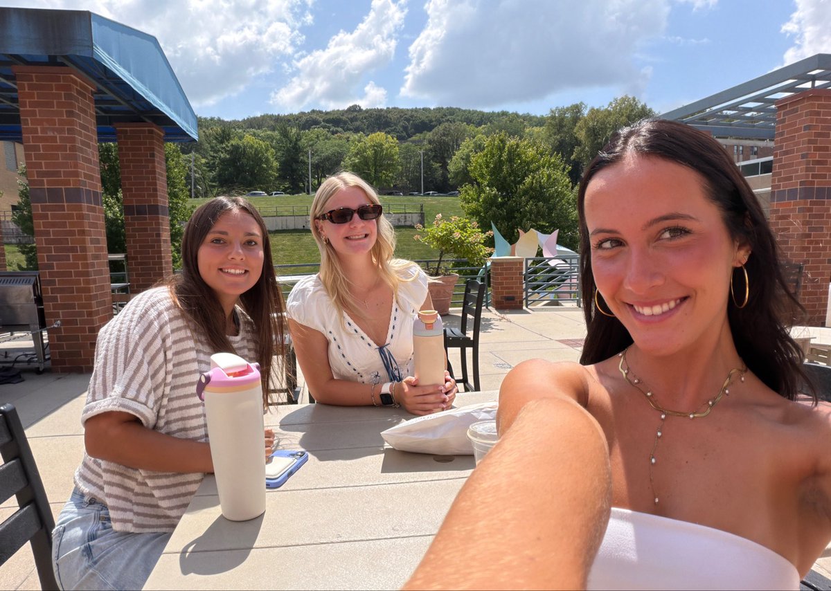 Lehighsoftball's tweet photo. BACK! to school. 🥎 📚 https://t.co/bIZRaetnbD