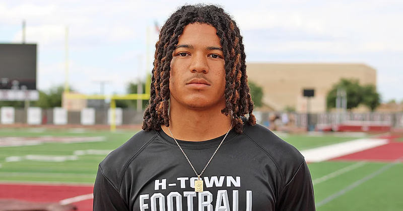 BrandonHuffman's tweet photo. NEW: Chandler (Ariz.) Hamilton 2029 WR Roman Oliver is eager for his sophomore season.

And Big Ten offers are already stacking up for him while an in-state program is also surging.

Intel: https://t.co/swobPB7j89 https://t.co/fdsisa77xl