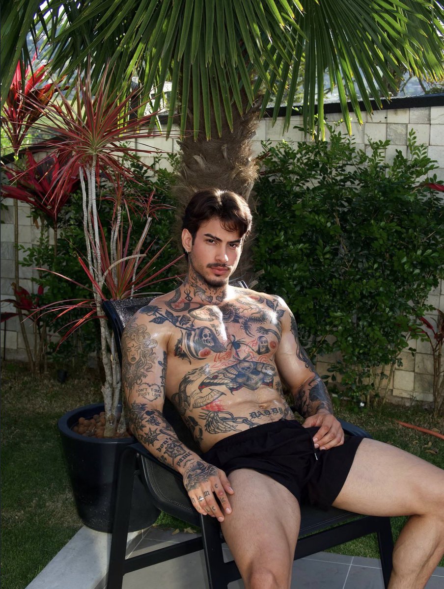 SamWhinter's tweet photo. 🌴🍸 https://t.co/uksqvYDIHE