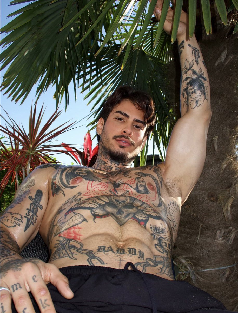 SamWhinter's tweet photo. 🌴🍸 https://t.co/uksqvYDIHE