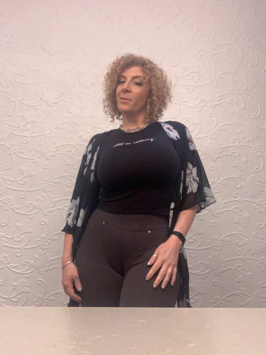Sarahjayplayys's tweet photo. 😂 If overthinking burned calories, I'd have abs by now. #Relatable #MondayMood #sarajay #trend #trendpost https://t.co/vnf5Cqzefb
