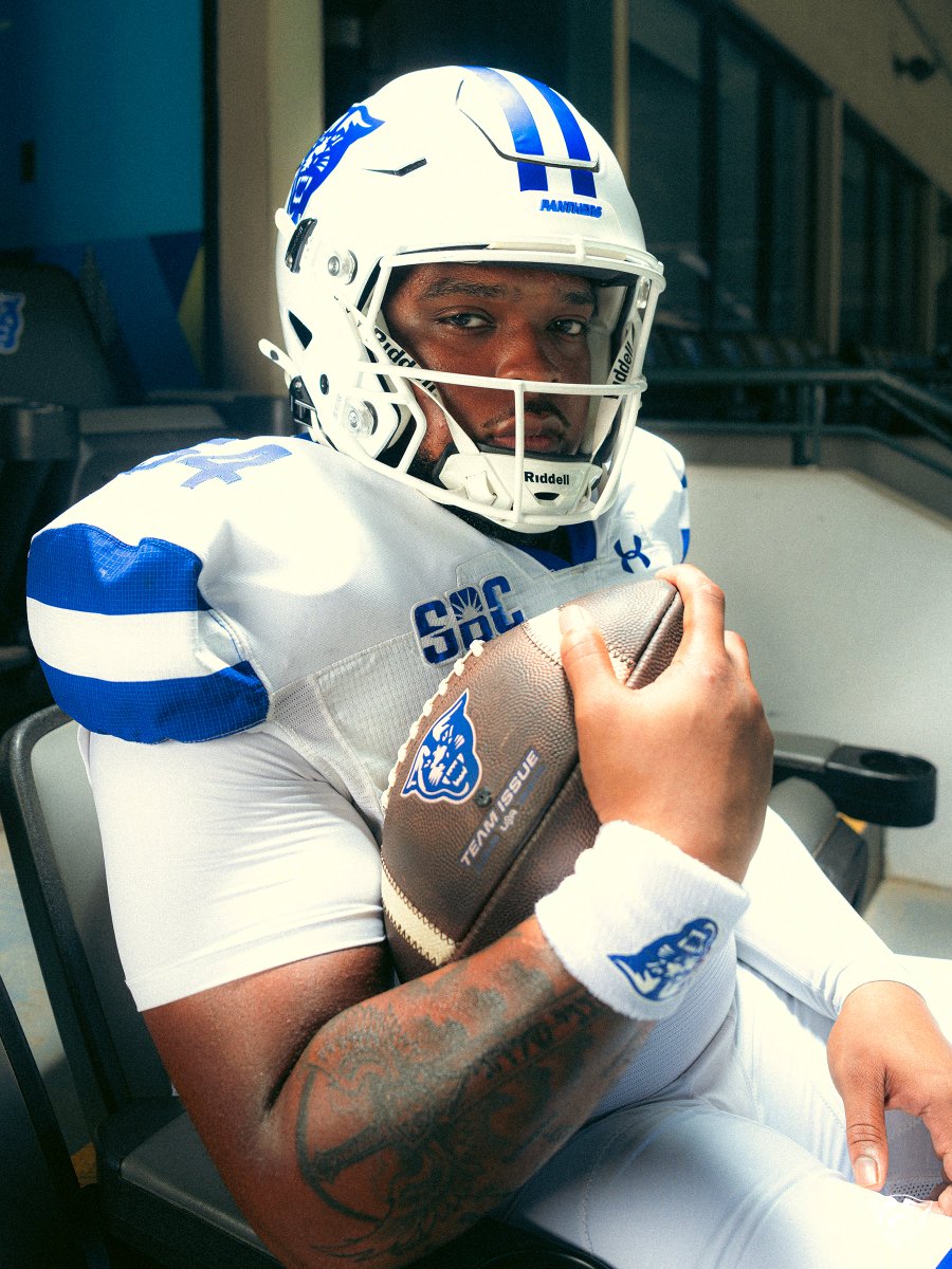 GeorgiaStateFB's tweet photo. Dressed for success 👔

#LightItBlue | #HistoryHappensHere https://t.co/qOBwNEbv0H