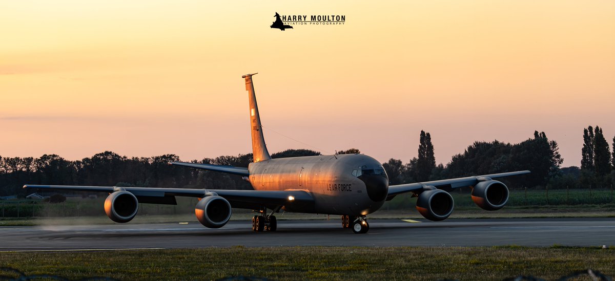 ArmchairAdml's tweet photo. #USAF United States Air Force
Boeing C-17 Globemaster III 1x
#AE10BC 01-0193 - VOLT 14
Boeing KC-135 Stratotanker 2x
#AE048A 63-8008 - QUID 12
#AE04C4 59-1475 - QUID 13
VOLT 14 is up from Ramstein Air Base and will be conducting AAR training with QUID 12/13 Flt 2x KC-135s from RAF Mildenhall.
@MATA_osint @jamjake01