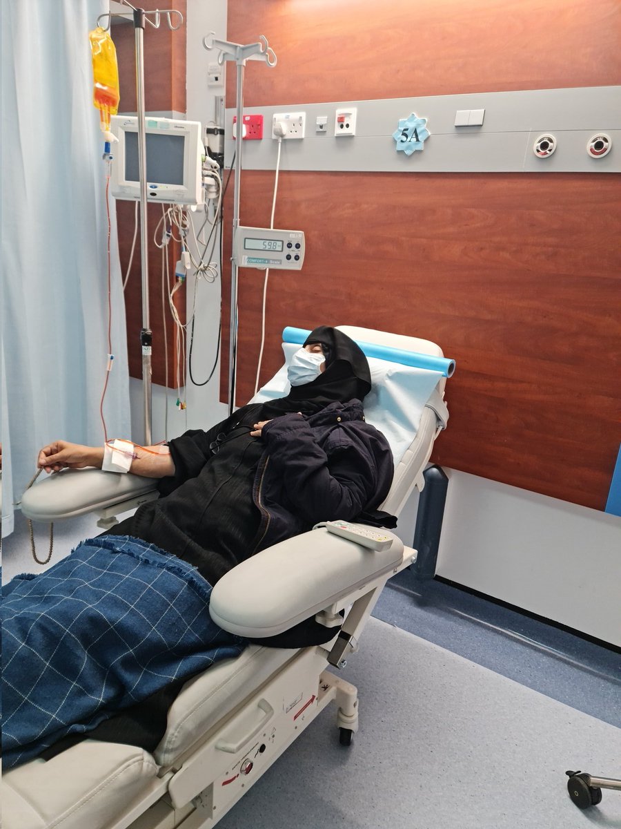 mal_ok1's tweet photo. مرحبا والله خجلانه من حالي وانا بحكي هيك
الأمور أنا من غزة ونُقيم ببلدنا الغالي علينا مصر
وماالنا حدا غير الله امي عندها جلسة كيماوي 
ومانملك ثمنها لأنها بمستشفى خاص ، كل أشي
نفذ لدينا بالمسكن حتى العيش أمانه اللي بقدر 
أنه يساعدنا بالقليل من الحليب لإخوتي مايقصر
01289053757 https://t.co/QZ0NE7hZiN