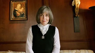 Bibliomaniatico's tweet photo. «En realidad, ninguno de nosotros cambia con el tiempo. Simplemente nos convertimos en lo que somos en nuestra esencia».

Anne Rice. https://t.co/wLjBScj6Qm