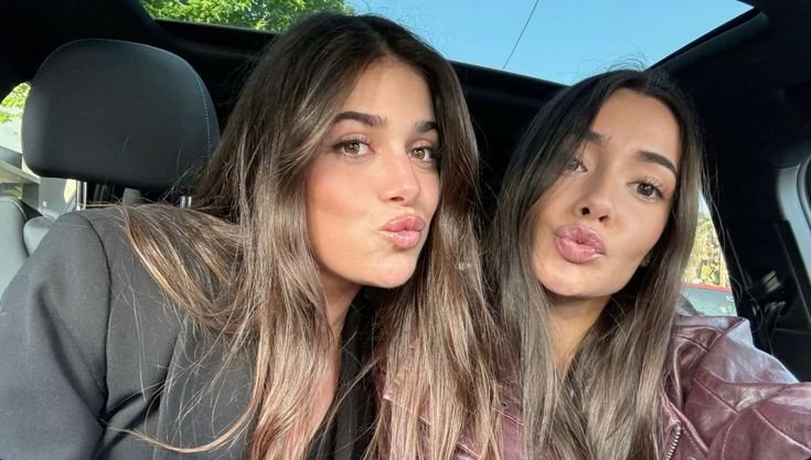 EmmaBiancadz's tweet photo. Hoje a minha sevillana favorita faz anos é uma sorte enorme ter te na minha vida e espero que venha ainda muito mais anos ao teu lado lindinha, uma pessoa que se tornou tudo pra mim em questão de mêses e mesmo distanciadas a amizade voltou novamente e mais forte adoro-te evinha💝 https://t.co/uI0SlchRfS