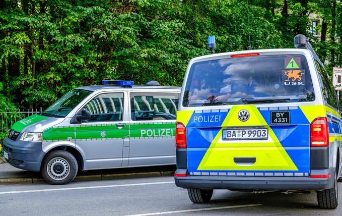 Lykten_no's tweet photo. Tyskland: Afrikansk migrant forsøkte å voldta 3 kvinner på få minutter, deretter grep han en politikvinne i skrittet under pågripelsen.
#Remigrasjon https://t.co/A9e77UOPjW