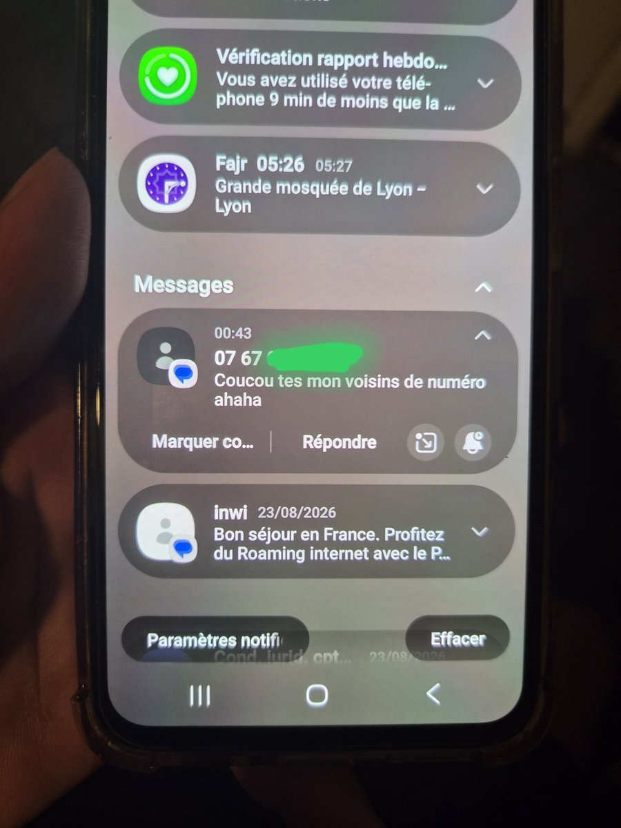 yaya699_'s tweet photo. Mdrrrrr eh vasy (le téléphone de ma grand mère...) https://t.co/R16nUkglGf