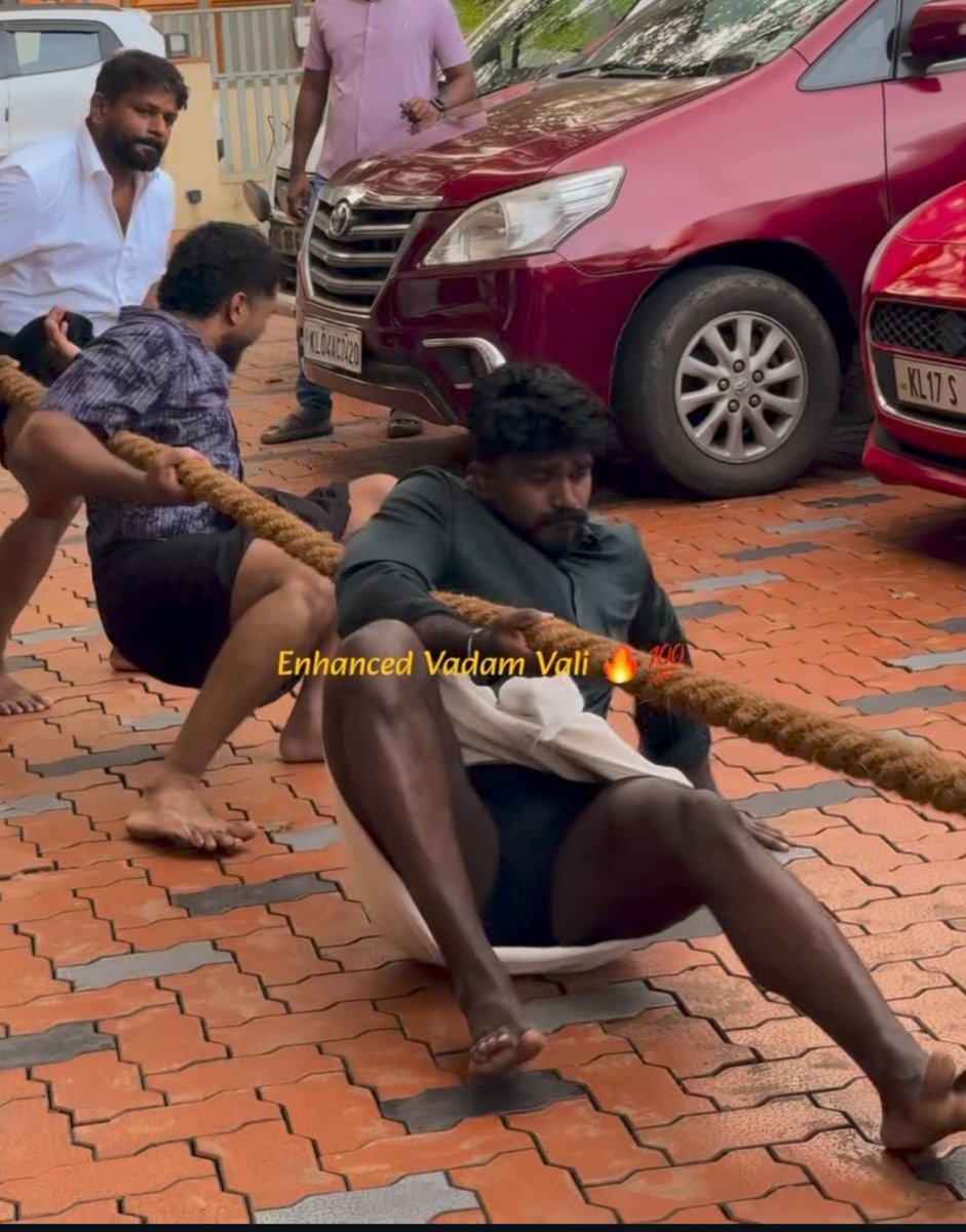 MadavVerma's tweet photo. Veenangil ntha annan vadam vali thookki https://t.co/itMeVJUmkh
