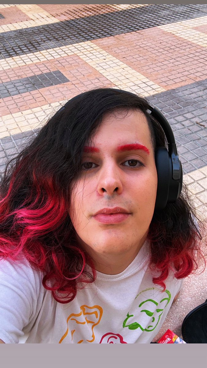 _De1mos's tweet photo. 2024 - 2026 mi novia cada año más guapa (es la citada 👾) yo cada año un paso más cerca de convertirme en un fuggler 😎 https://t.co/c1nm99YtxT