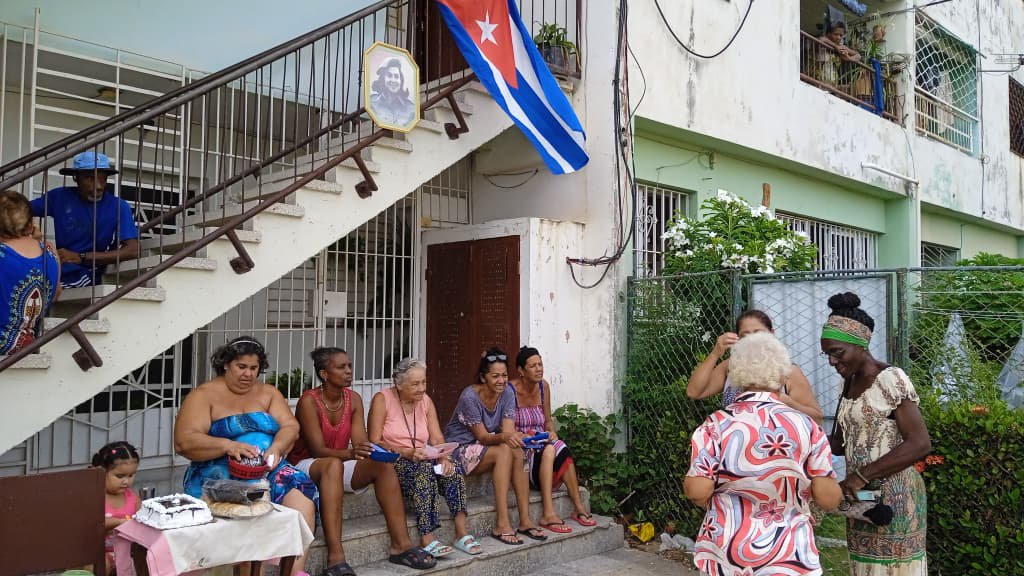 GHNordelo5's tweet photo. En el CDR #6, de la Zona #78, Consejo Popular Palatino, del Cerro, las Federadas fueron homenajeadas con motivo del aniversario de la #FMC #Cuba #CDRCuba #MiBarrioPorLaPatria https://t.co/5bQnCWw7tT