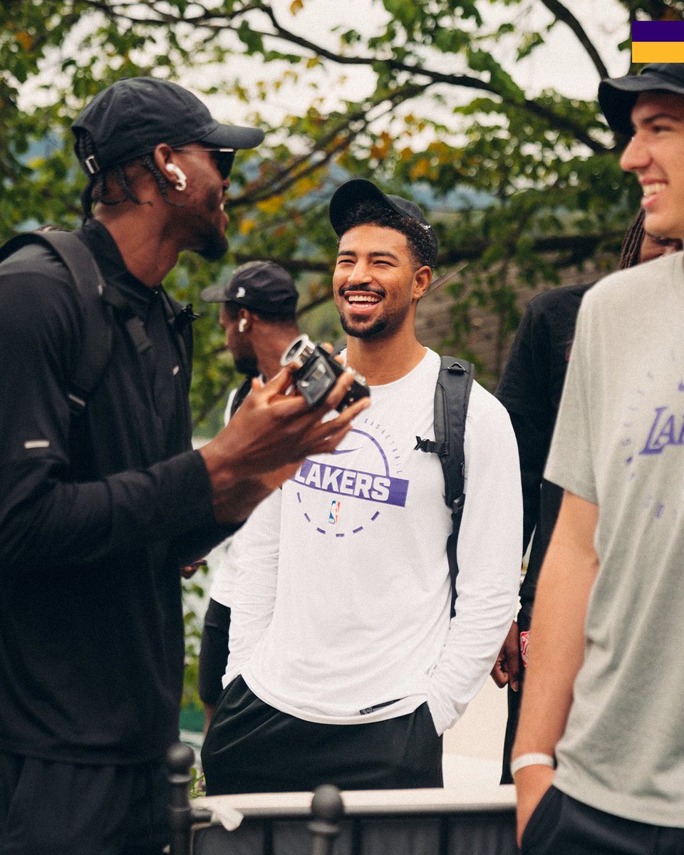 Lakers's tweet photo. Lake adventure with the squad 🛶 https://t.co/loku6bpbTB