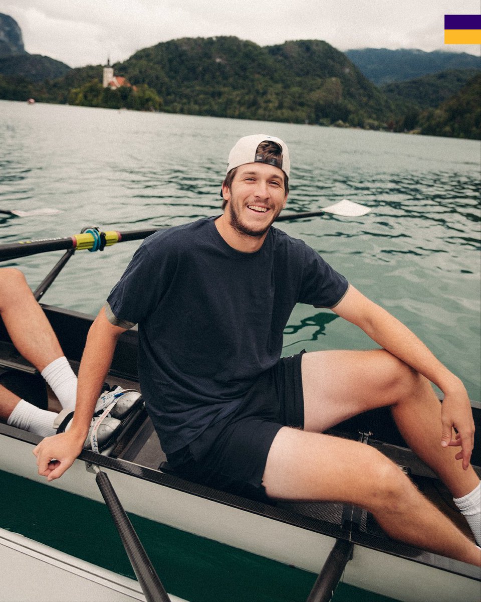 Lakers's tweet photo. Lake adventure with the squad 🛶 https://t.co/loku6bpbTB
