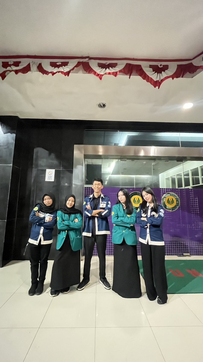 aforadelle's tweet photo. my biggest reason to keep going…aku sayang  kakak kakak ksb, sc &amp;&amp;&amp; temen temen ku ☹️🤍 https://t.co/R0t8ltSKBF