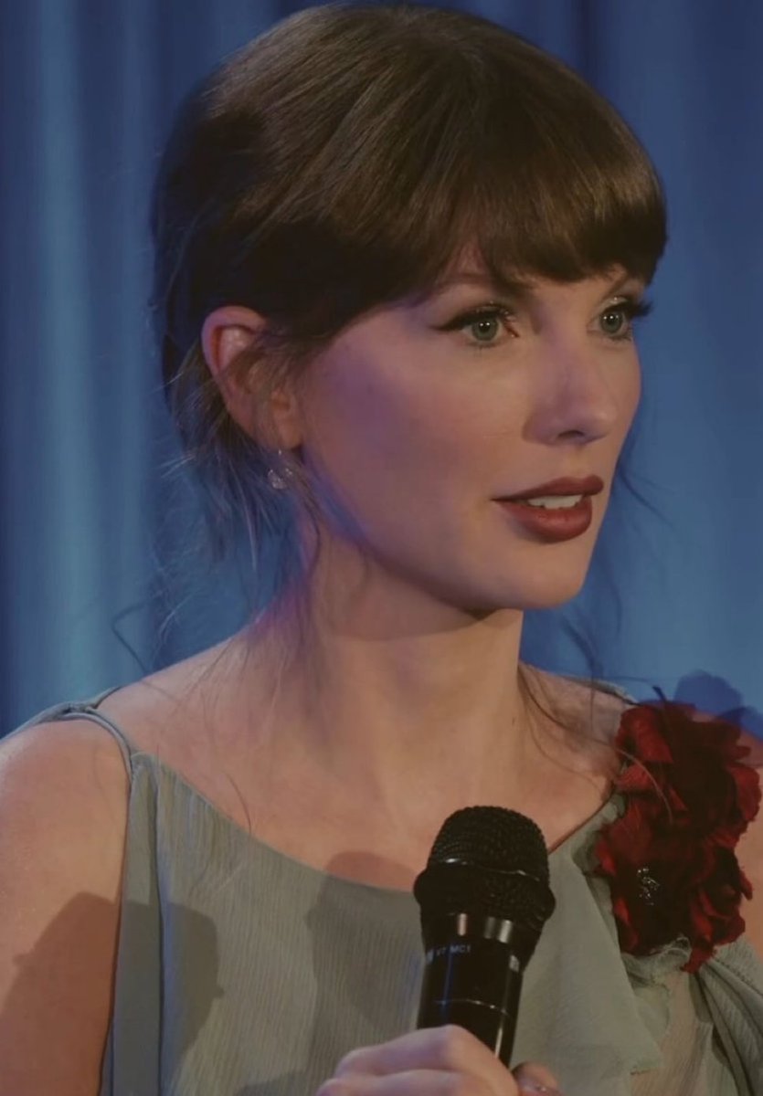 itsmeholll's tweet photo. she’s seriously stunnnning https://t.co/X3l4RPtpU4