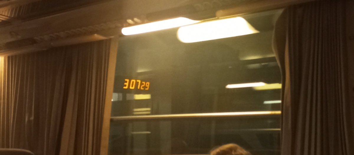 OursBio's tweet photo. @ElChaconGuzman @GroupeSNCF @SNCFVoyageurs On doit pas être loin, en effet, pas d'info, pas de repas,  nous sommes dans ce train depuis lundi 15h15... https://t.co/avHqa3J7PH