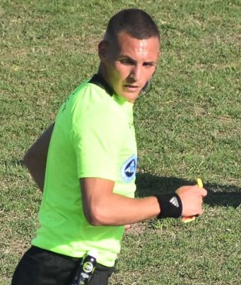 Porquettargasce's tweet photo. "Daniel Zamora"

Porque el árbitro quedó en el centro de las críticas tras un paupérrimo arbitraje, exponiendo una vez más el bajo nivel arbitral bajo la conducción de Federico Beligoy. https://t.co/8Qavf3MlG1