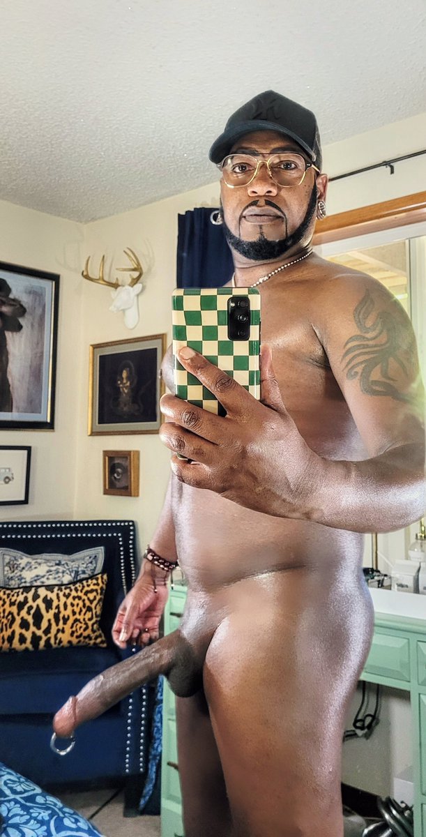 kenreg14's tweet photo. Apparently Sundays are naked laundry day for me https://t.co/qoJUJln5BN