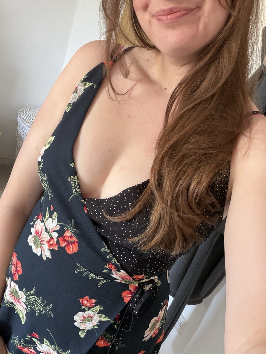 AmysEllesStrnge's tweet photo. My body changed so much when I became a mom. Is that a turn off? https://t.co/G4qPRgox1O