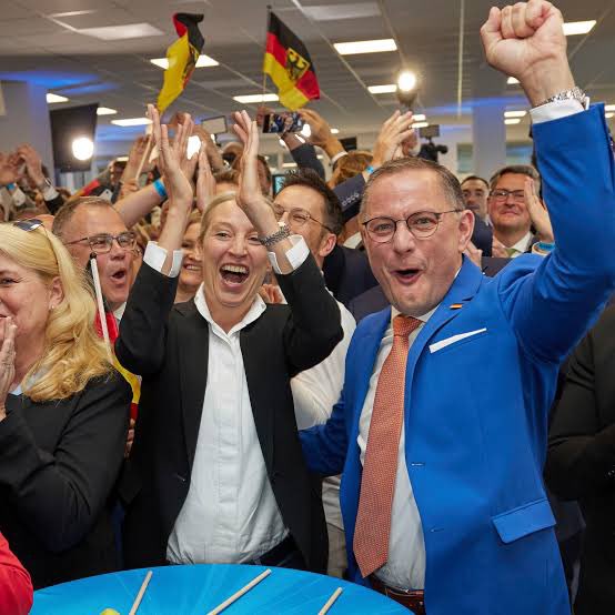 ArthurRestore's tweet photo. Germanys common sense party(AfD) have grown significant support in recent times, with policies promising mass remigration, strict citizenship requirements & closed borders.

Recent polls show AfD hitting 27-28% nationwide, with second place getting 21-22%, is Europe awakening?

 @RupertLowe10 @RestoreBritain @shadowcanman @cfdownes_ @AfD @Alice_Weidel @BSchweinsteiger