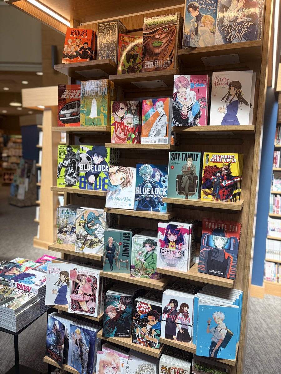 akiratoryo's tweet photo. I can’t stay away from you! Falling back in love with manga has been expensive for me https://t.co/n3VDOKmuPZ