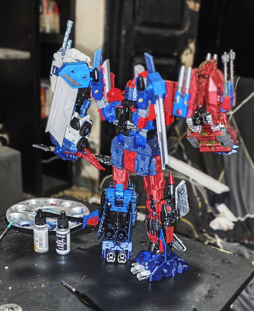Wan_Mekhane's tweet photo. My Nexus Prime combiner custom #tfcustoms #transformerscustoms #transformers https://t.co/Fw5Y28oEh1