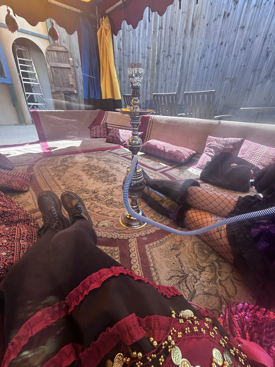 v4fIowers's tweet photo. renfaire yesterday :DD https://t.co/rvI1bTHu2o