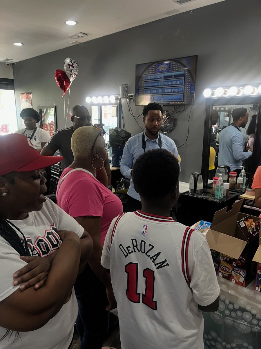 TheAfroElite's tweet photo. I'm very proud to say that my 1st annual Back To school Giveaway was a GREAT success! 📚🎒✏️ https://t.co/3gdBYo76tQ